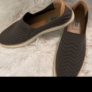 UGG WOMEN'S SAMMY CHEVRON SNEAKER, SIZE 8